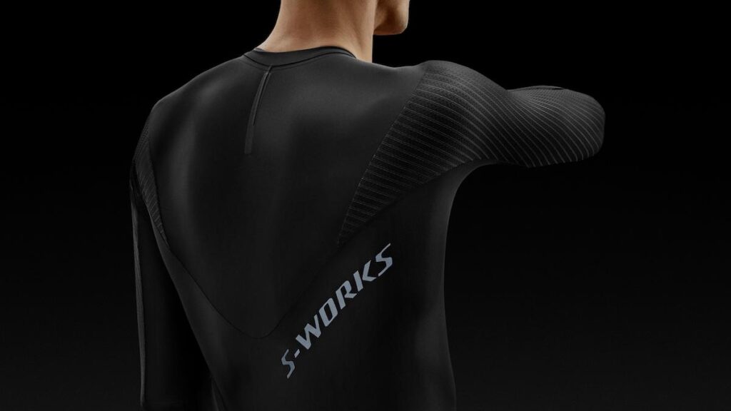 64522 900 APP S WORKS AERO SKINSUIT LS MEN BLK DETAIL2