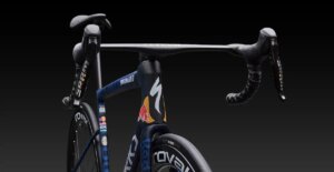 S-Works Red Bull TdF LTD Collection: bici, casco e abbigliamento in colorazione speciale
