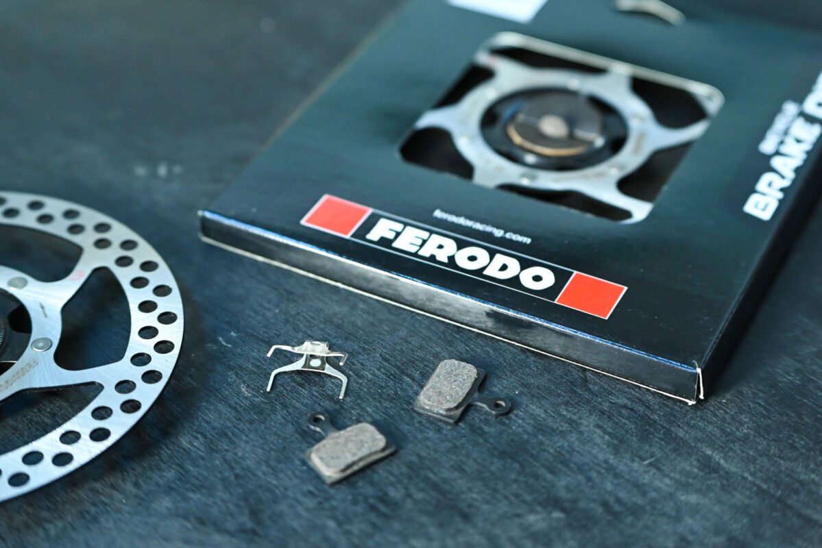 Dischi e pastiglie Ferodo: potenza frenante sulle bici da strada