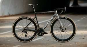 Aggiornamento Focus Izalco Max: arriva il manubrio integrato Reserve