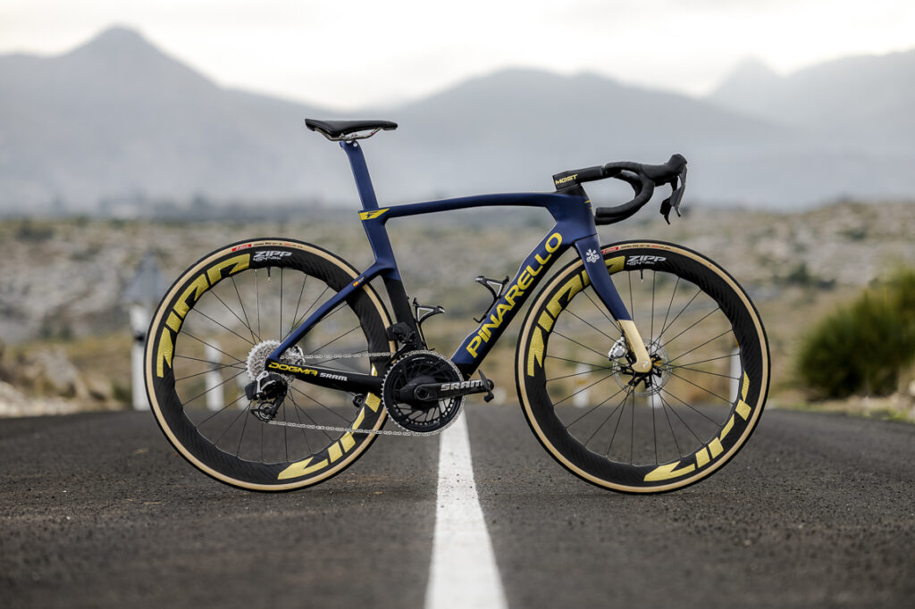 Pinarello Dogma F di Pidcock e del Pinarello - Q36.5 Pro Cycling Team 2026
