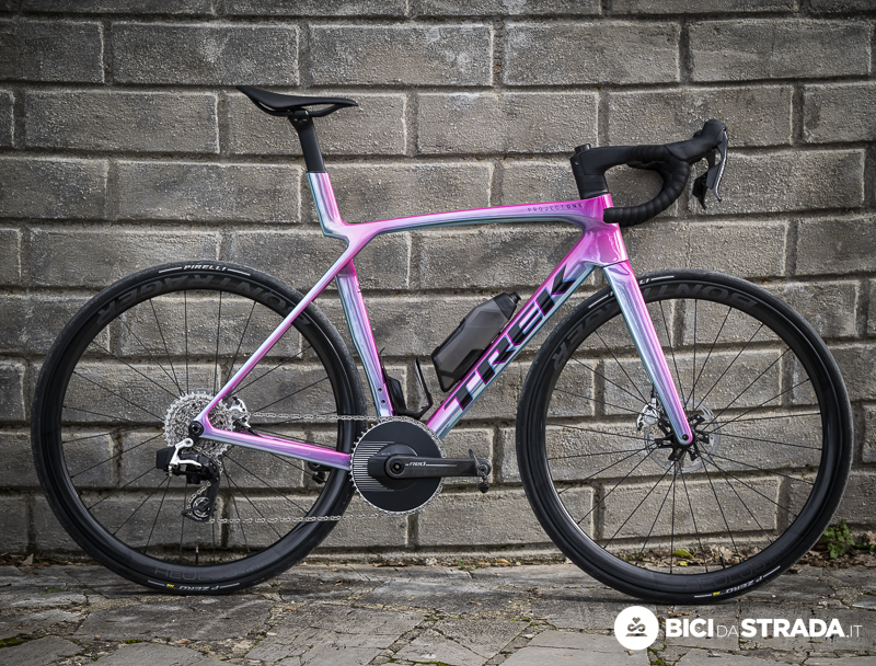 Trek Madone SLR 1x con Sram Red AXS contro Madone SLR 2x con Shimano Ultegra Di2