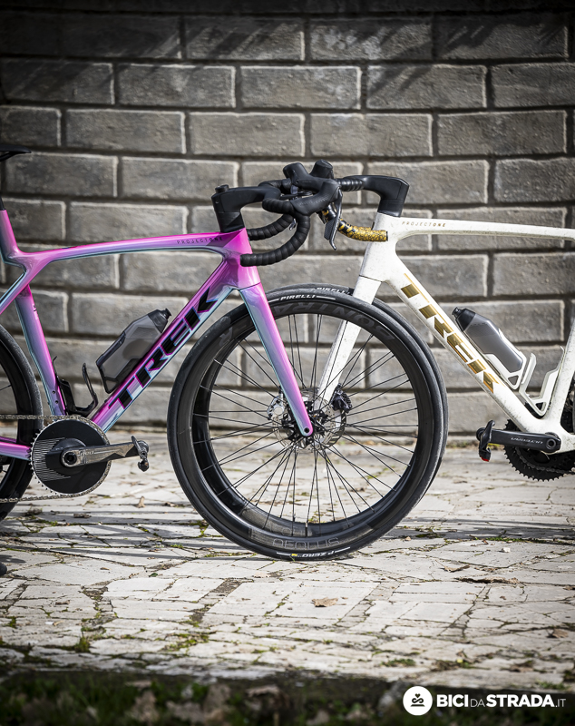 Trek Madone SLR 1x con Sram Red AXS contro Madone SLR 2x con Shimano Ultegra Di2