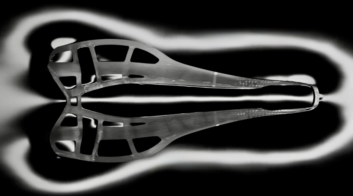 Selle Italia presenta SLR Racing Replica, una delle più leggere di sempre grazie allo scheletro in carbonio