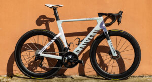 Van der Poel alla Sanremo: sulla Canyon Aeroad CFR ci sono le nuove ruote Dura-Ace?