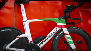 Nei dettagli della Pinarello Bolide di Ganna per la Tirreno: rapporti, pedivelle e altre chicche