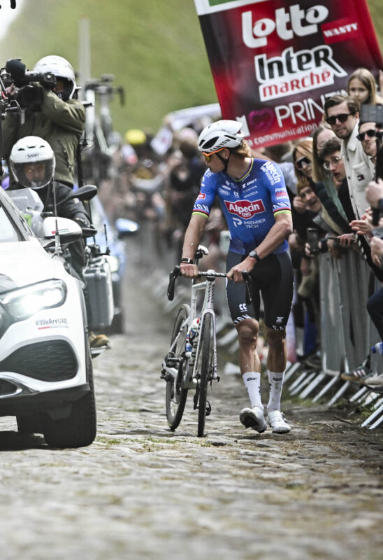 Van der Poel e i nuovi pedali Shimano