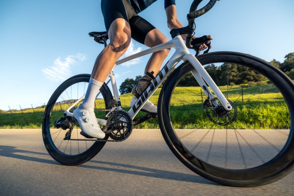 scarpe road Giant Surge