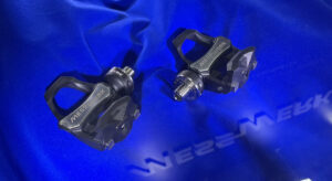 Pedali Messwerk: misuratore di potenza doppio e perno intercambiabile a meno di 400 euro