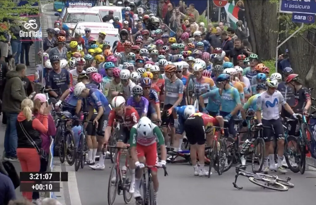 Giro crash stage 1