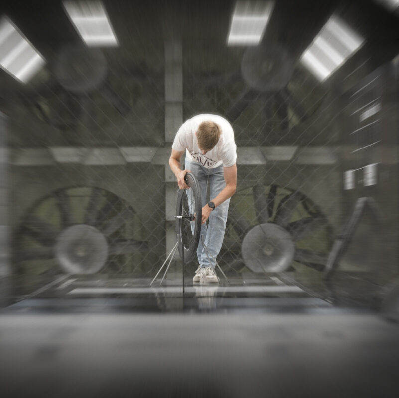 Mavic Comete 50 Focus WindTunnel square 1080x1080 1