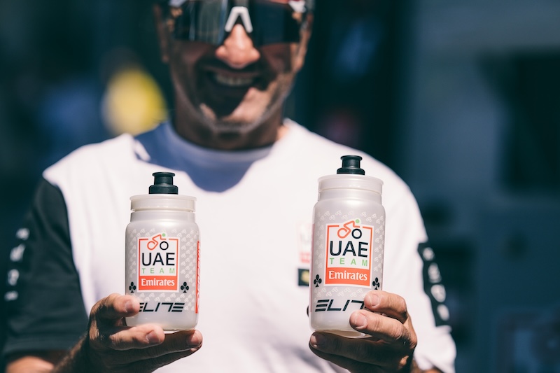 Perché la UAE al Giro utilizza borracce più piccole del solito?