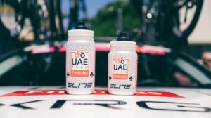 Perché la UAE al Giro utilizza borracce più piccole del solito?