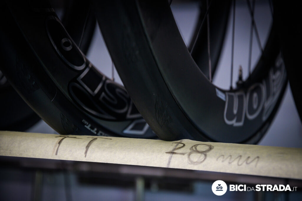 Pressione gomme raggi in carbonio 8
