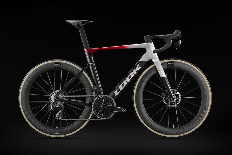 795 BLADE RS BLACK RED B1