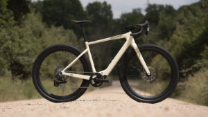 Nuova Megamo Along 2027: motore Avinox anche per il gravel