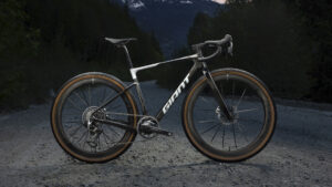 Nuova Giant Revolt Advanced SL 2027 (e nuova Devote SL): dettagli, pesi, prezzi