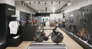 Pinarello inaugura un nuovo negozio negli USA. È la prima “bottega” fuori dall’Europa