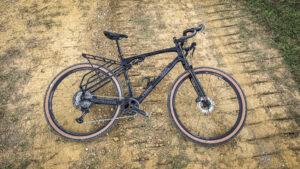 Fino a quando si può chiamare gravel? Abbiamo provato la Trek Check-OUT biammortizzata