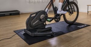Garmin presenta Tacx Nēra, nuovo smart trainer con movimento multidirezionale 